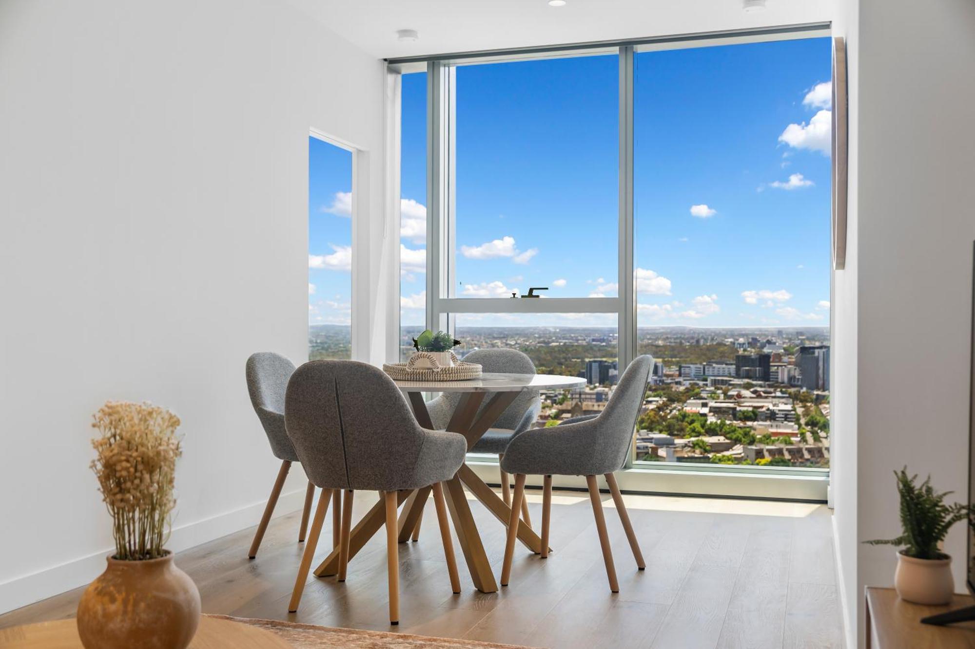 Apartment Center 2br With Stunning Views, Pool And Gym! *