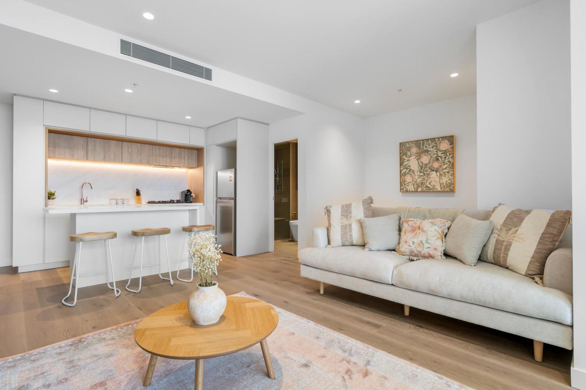 Center 2br With Stunning Views, Pool And Gym! Melbourne
