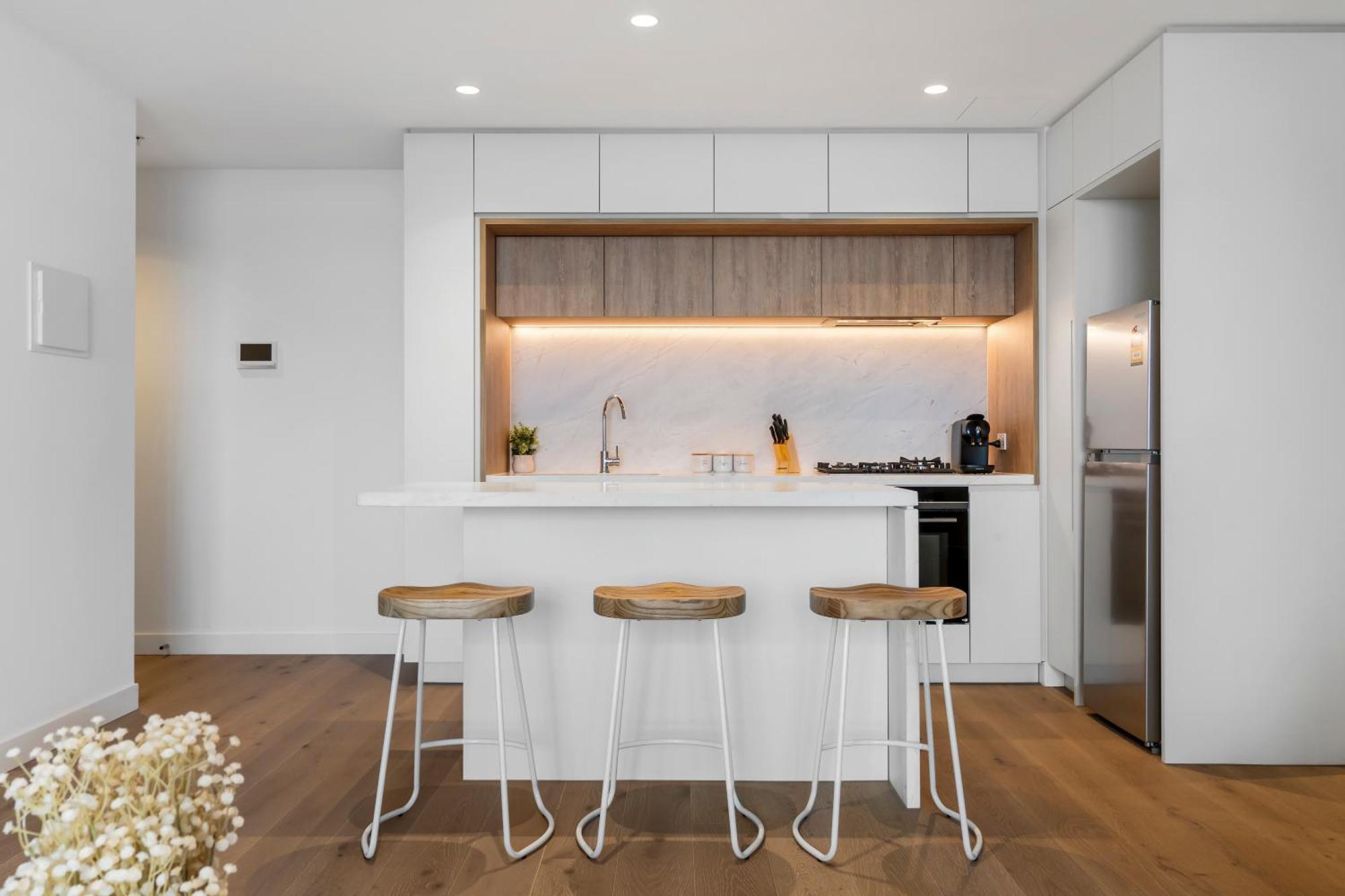 Apartment Center 2br With Stunning Views, Pool And Gym!