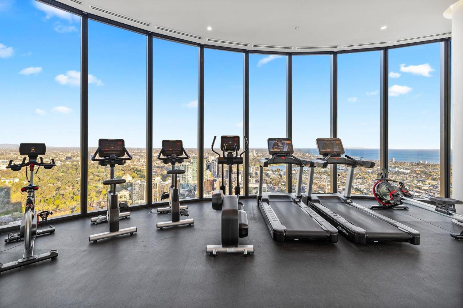 Stylish Southbank 2br With Bay Views, Pool And Gym