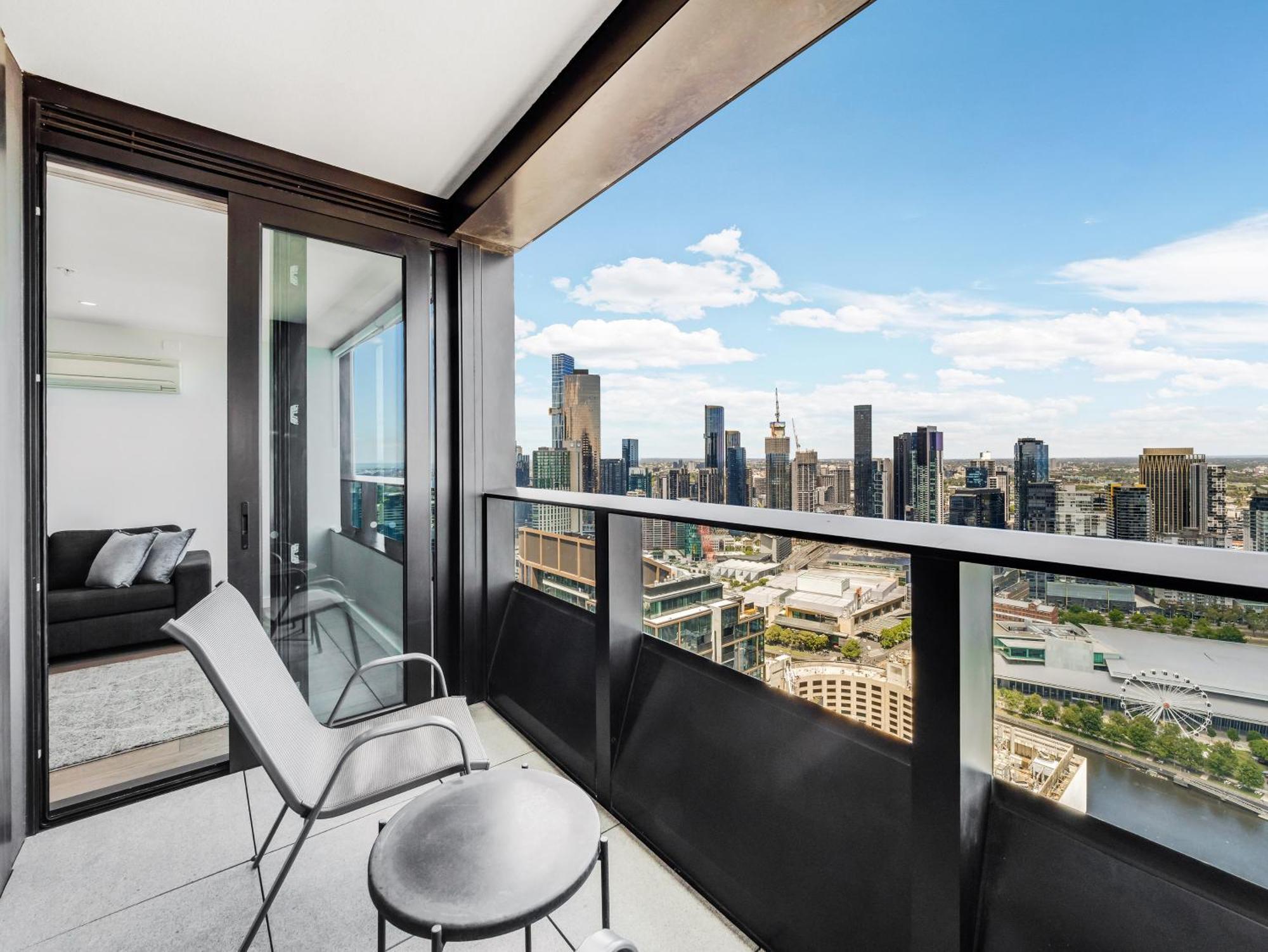 Pars - Quarter- Unique View Of And Yarra *