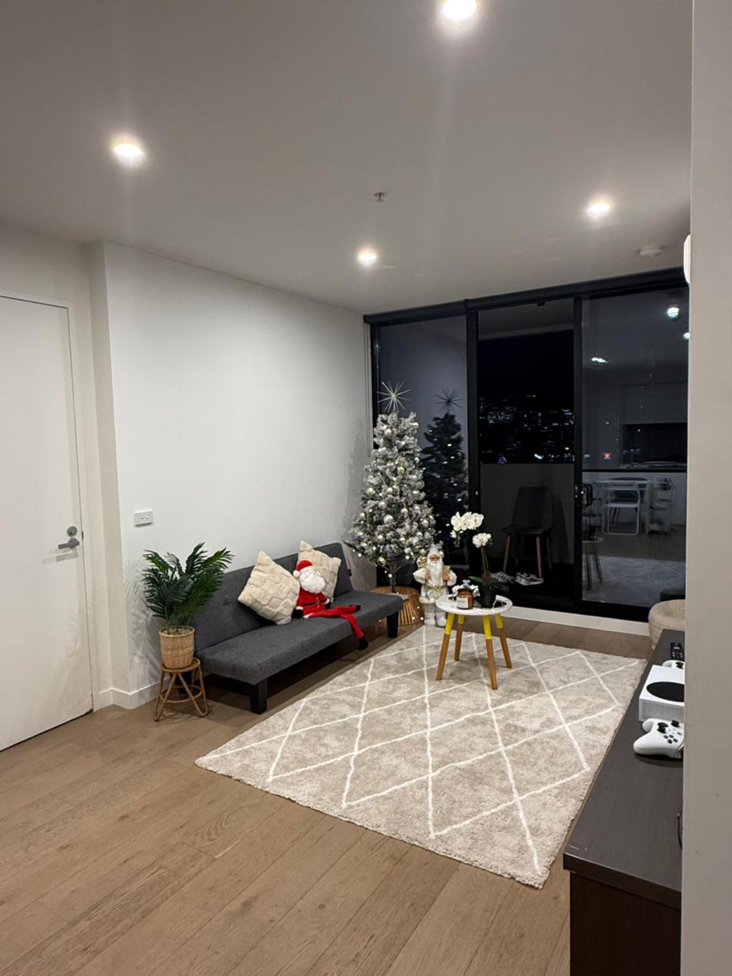 Gravity Tower Homestay *