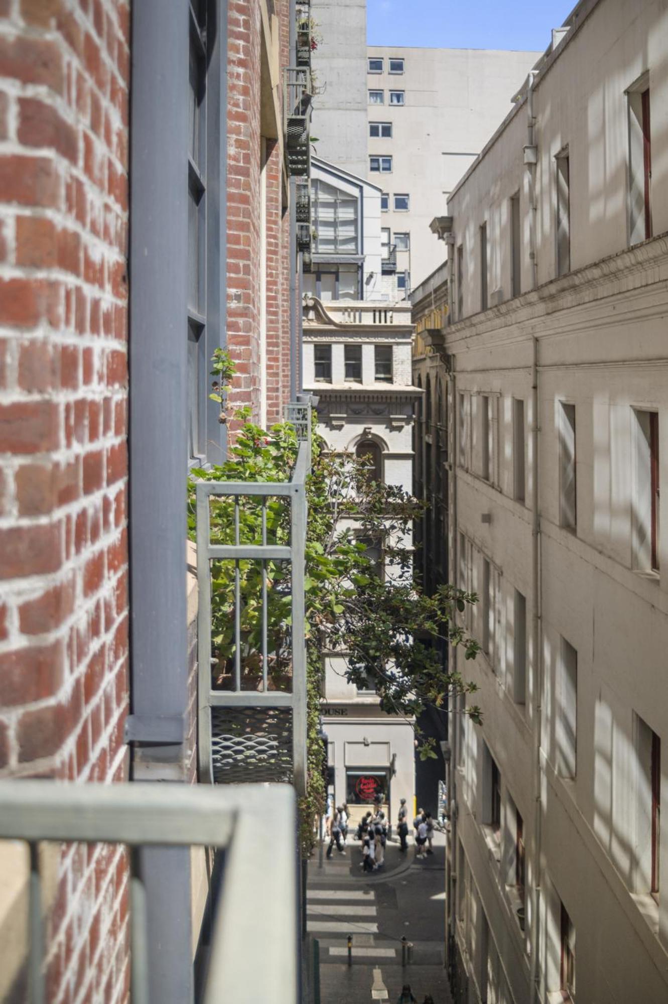 Classic 1-bed Near Eateries And Laneways