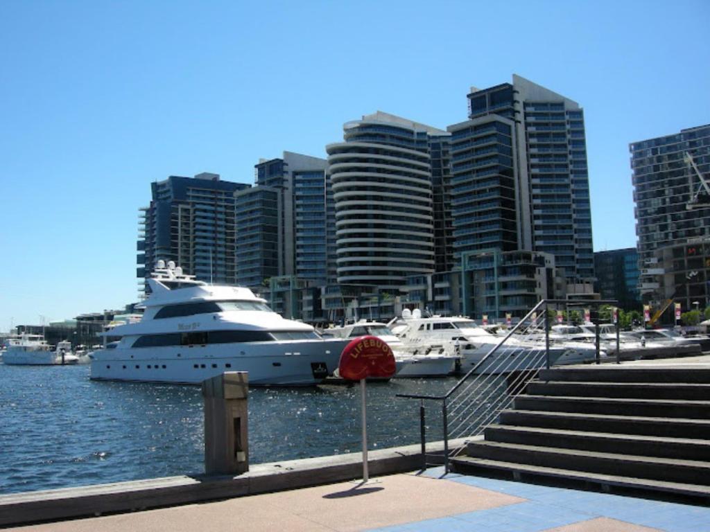Bed & Breakfast Docklands Cosy 1-bedroom With Wifi, Gym, Pool & Garden Terrace.