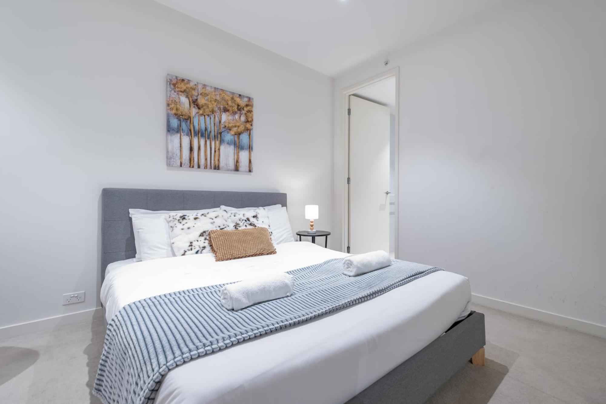 Signature South Yarra Style 2br2bafree Parking Apartment Melbourne