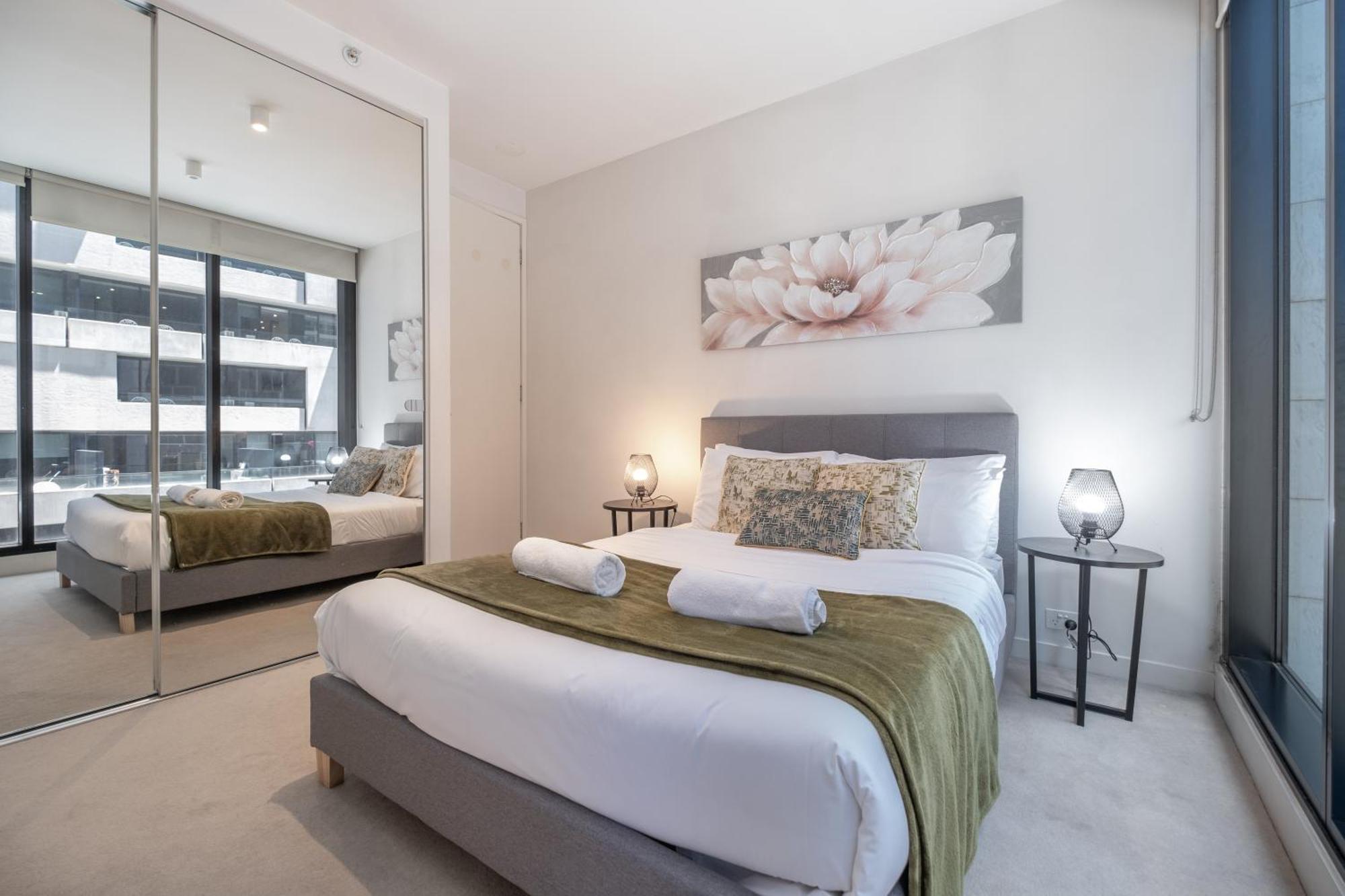 Signature South Yarra Style 2br2bafree Parking *