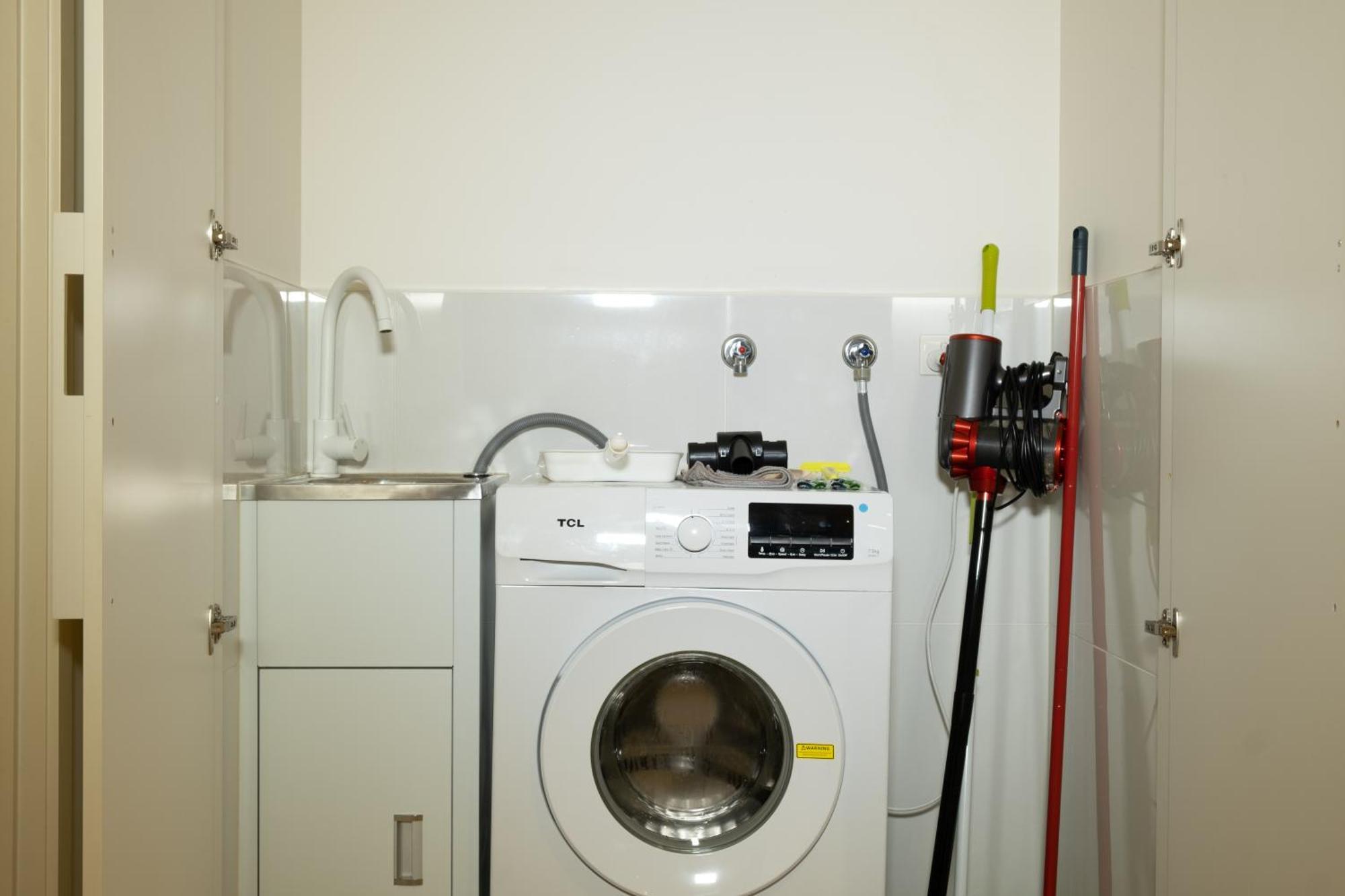 Signature South Yarra Style 2br2bafree Parking Melbourne