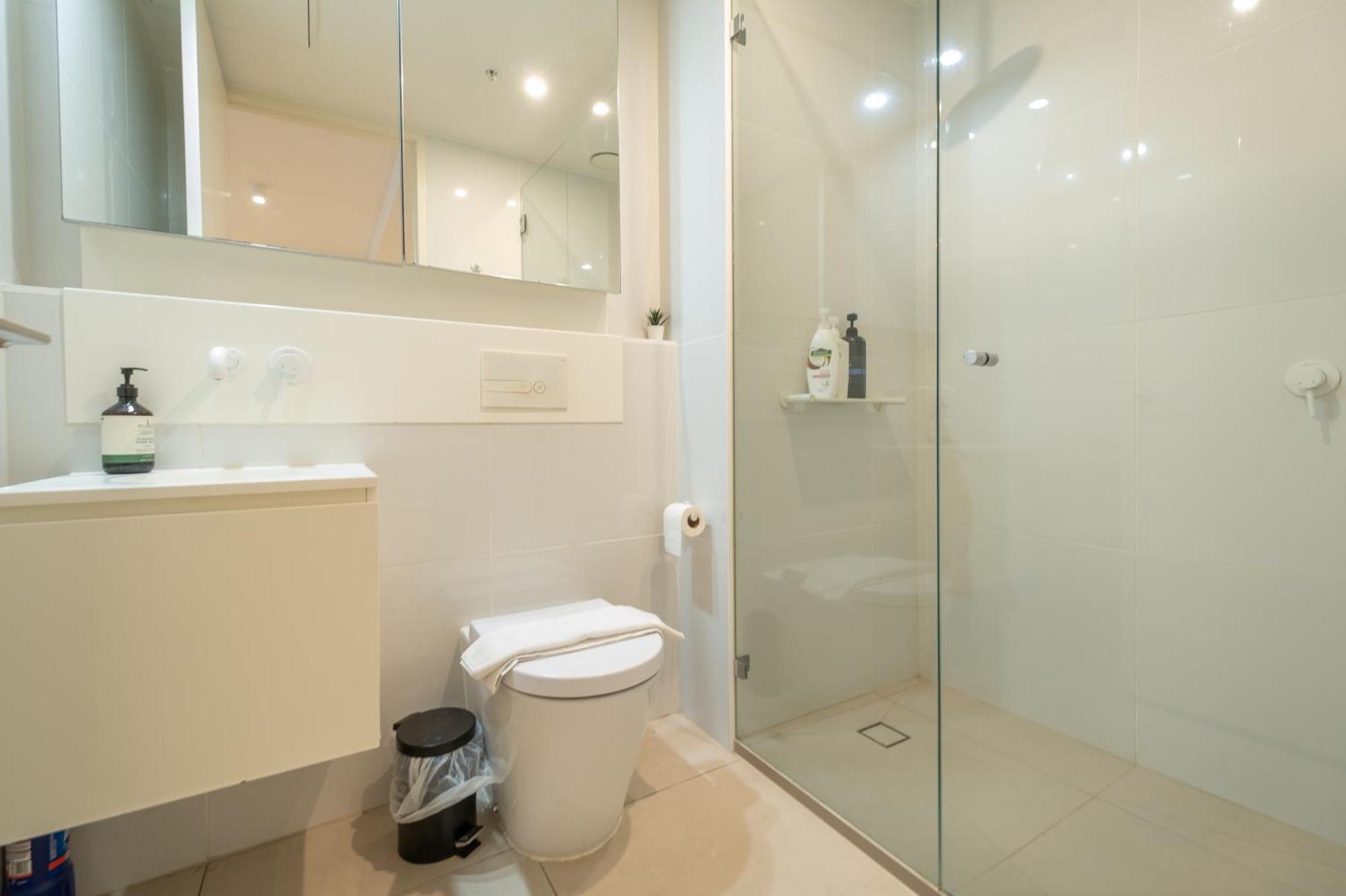 Signature South Yarra Style 2br2bafree Parking Apartment Melbourne