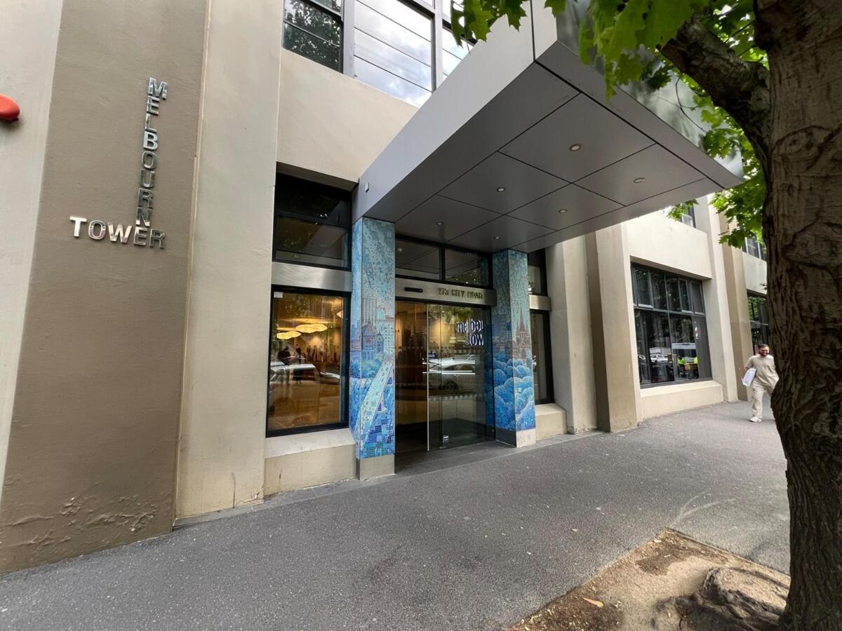3 Bedroom 2 Bath, Free Parking, Southbank, Balcony *
