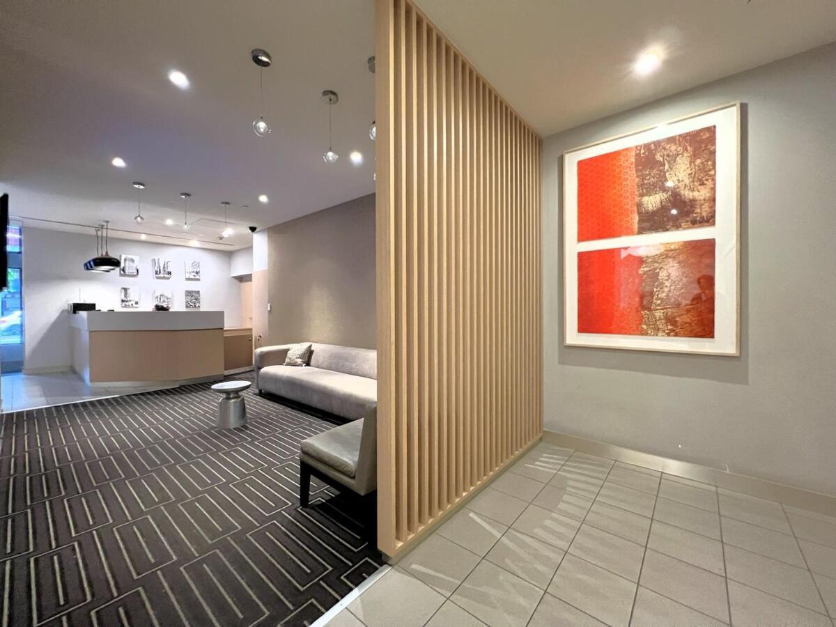 3 Bedroom 2 Bath, Free Parking, Southbank, Balcony