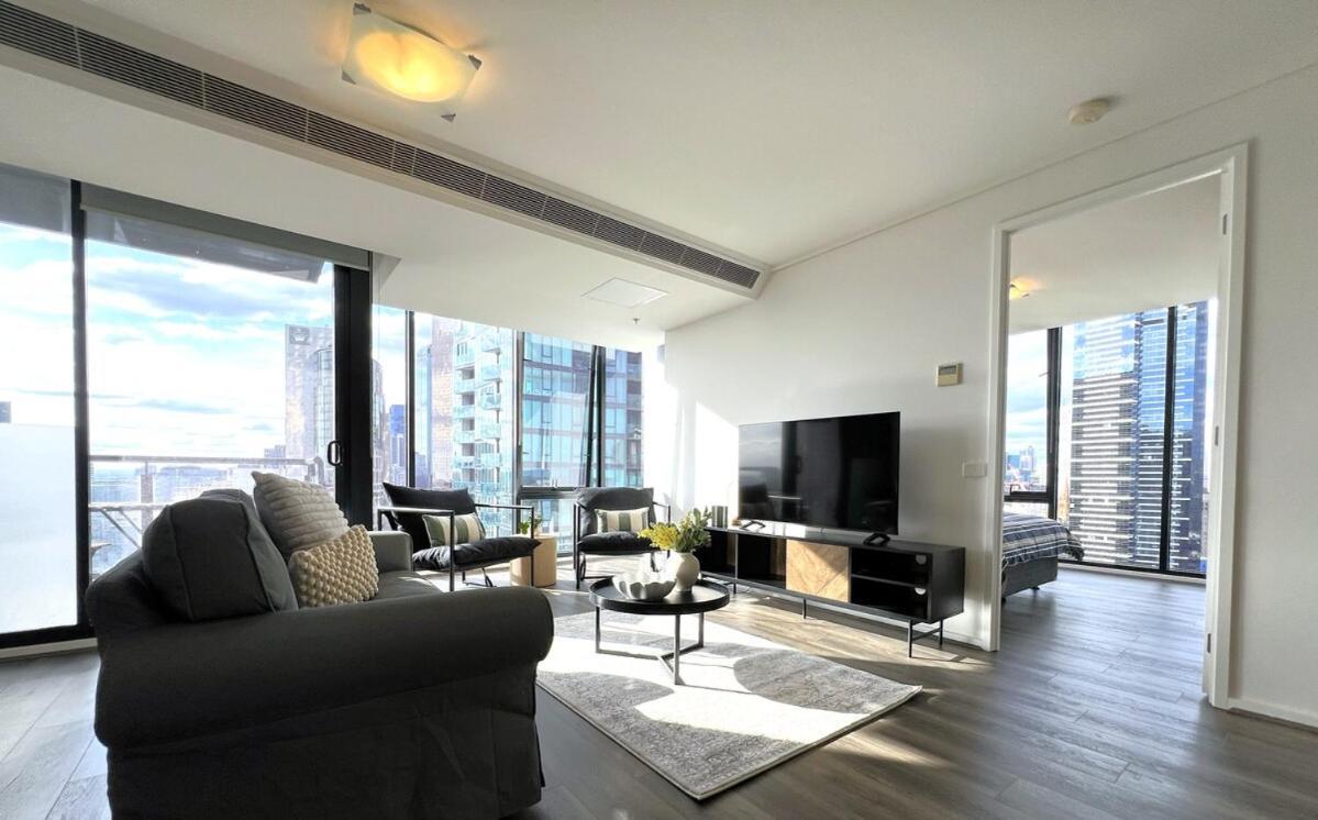 3 Bedroom 2 Bath, Free Parking, Southbank, Balcony Apartment Melbourne