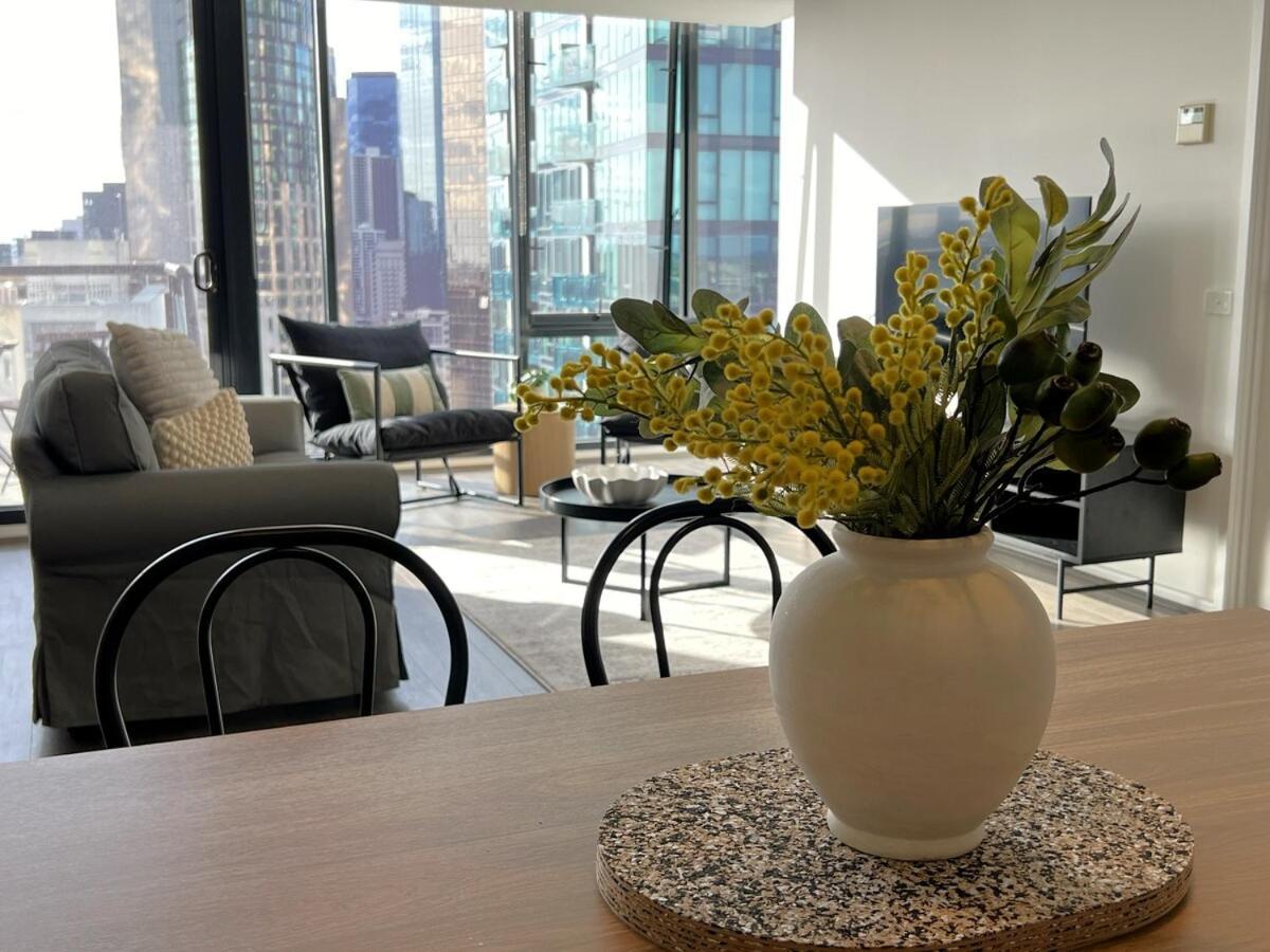 3 Bedroom 2 Bath, Free Parking, Southbank, Balcony *