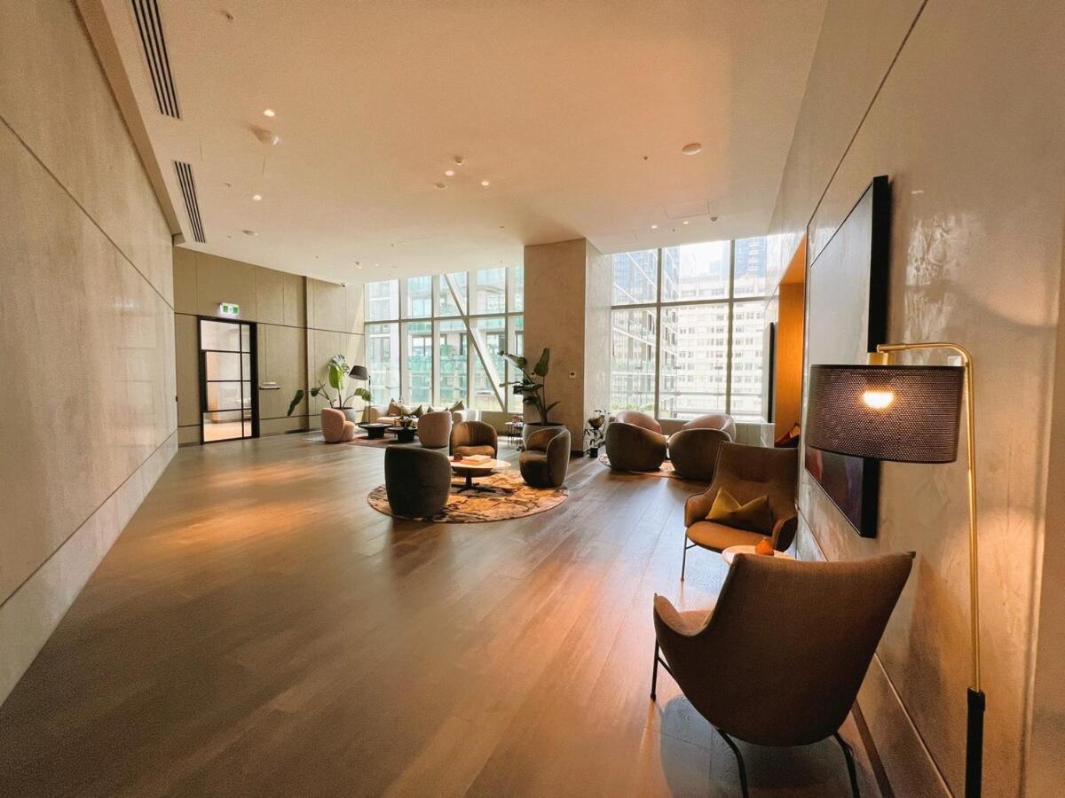 2 Bedroom 2 Bath, Southern Cross, Flagstaff, Lvl 65 Apartment Melbourne
