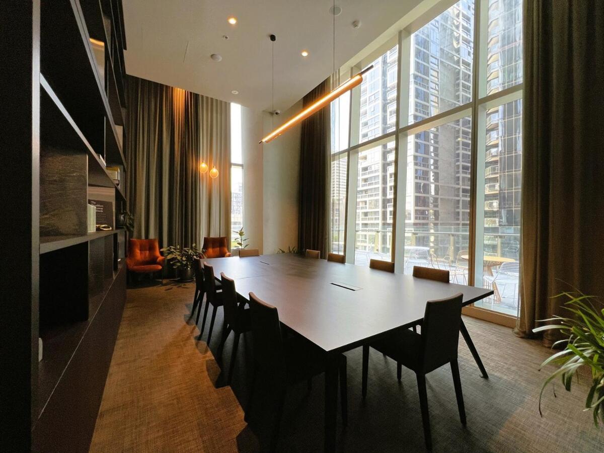2 Bedroom 2 Bath, Southern Cross, Flagstaff, Lvl 65 Apartment Melbourne