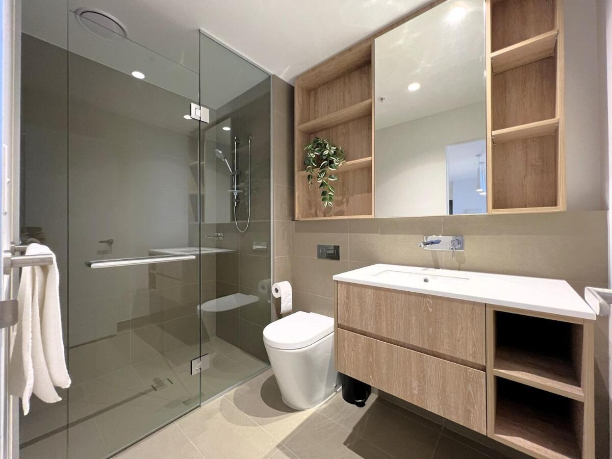 2 Bedroom 2 Bath, Southern Cross, Flagstaff, Lvl 65 Melbourne