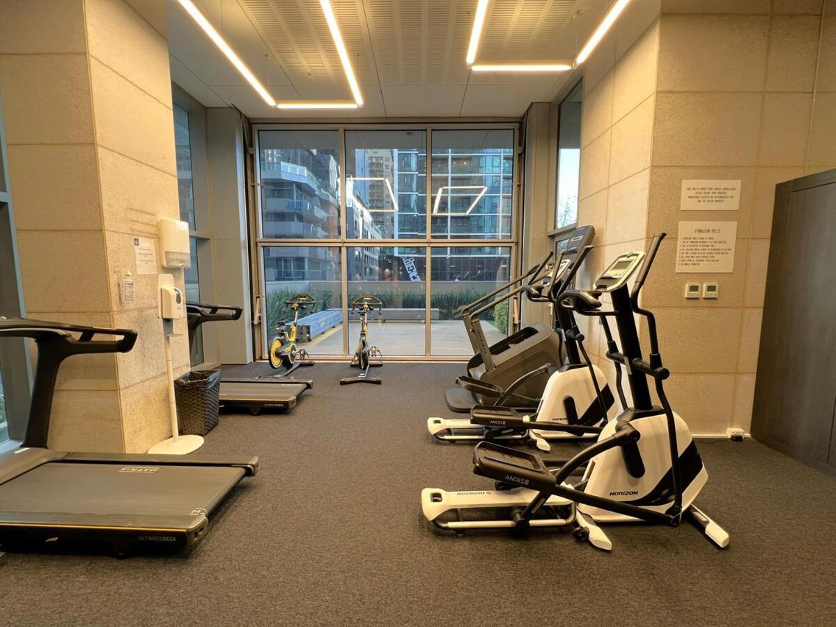 2 Bedroom 1 Bath, Free Parking, Southern Cross, Lvl 42 Melbourne
