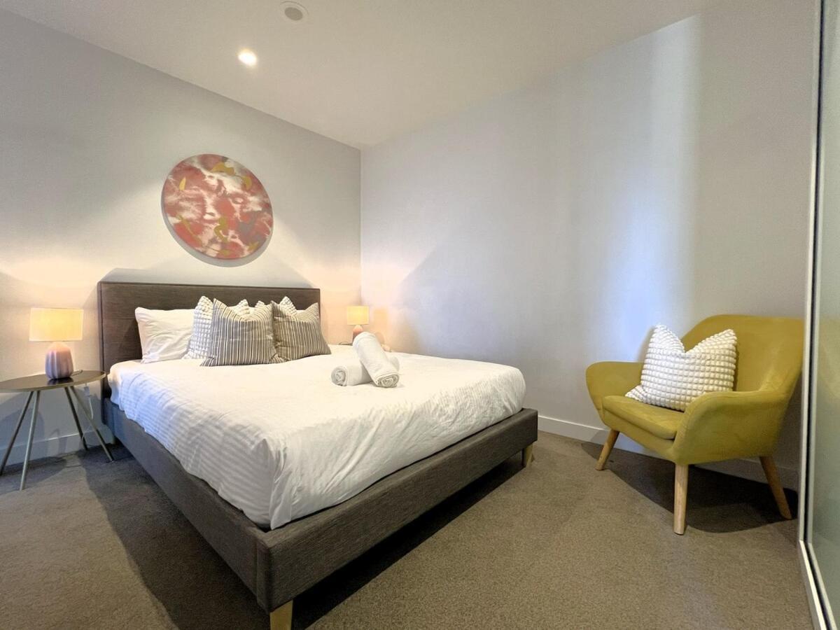 2 Bedroom 1 Bath, Free Parking, Southern Cross, Lvl 42 Apartment *