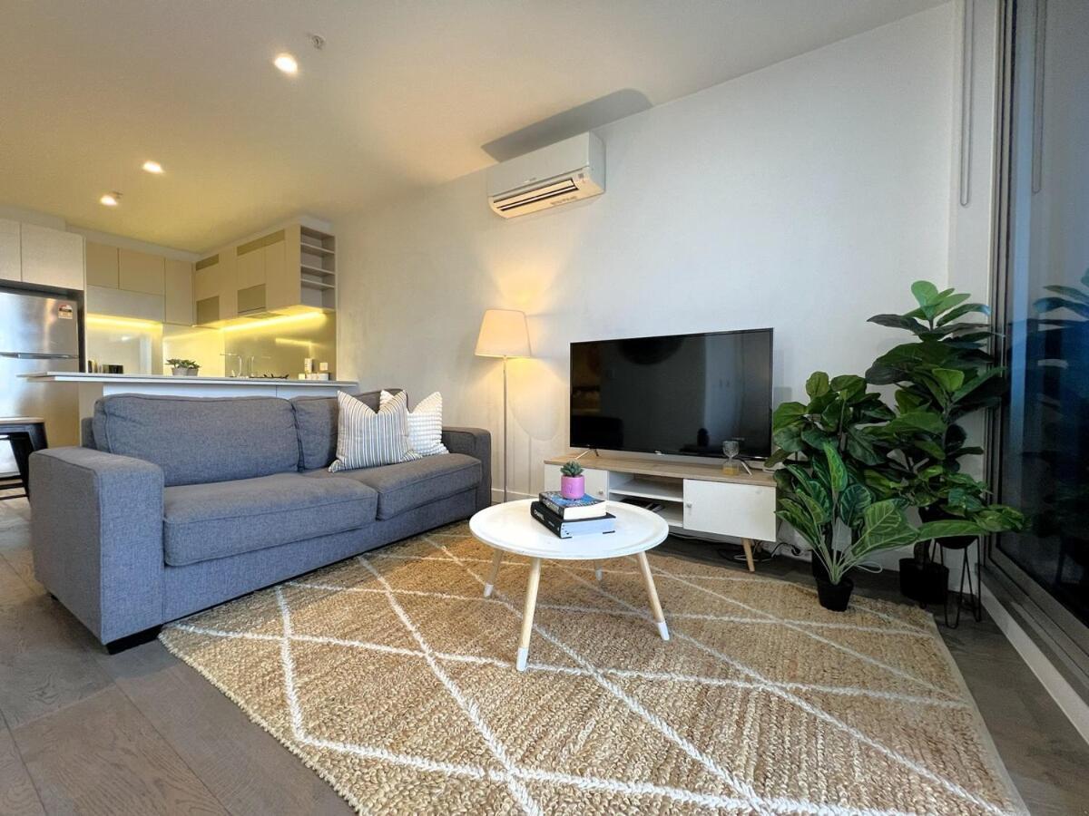 2 Bedroom 1 Bath, Free Parking, Southern Cross, Lvl 42 Apartment *