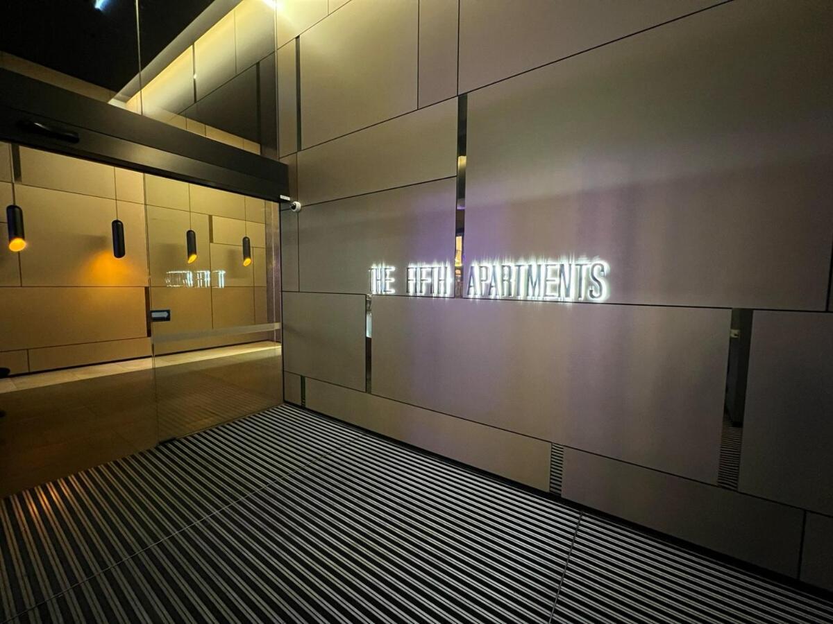 Apartment 2 Bedroom 1 Bath, Free Parking, Southern Cross, Lvl 42 Melbourne