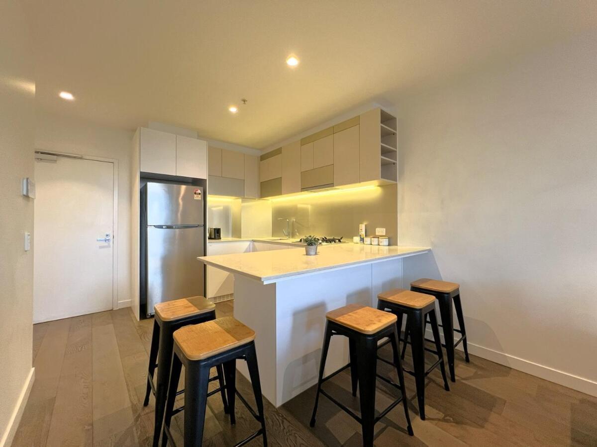 2 Bedroom 1 Bath, Free Parking, Southern Cross, Lvl 42 Melbourne