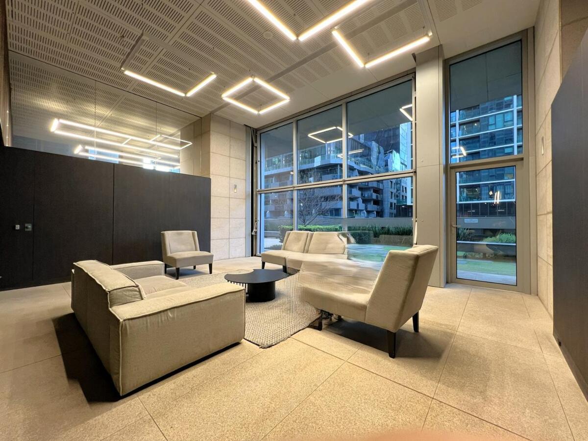 Apartment 2 Bedroom 1 Bath, Free Parking, Southern Cross, Lvl 42
