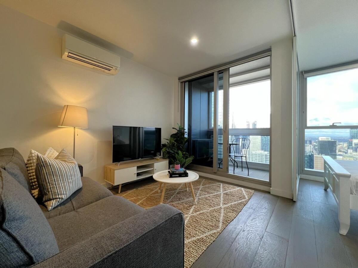 2 Bedroom 1 Bath, Free Parking, Southern Cross, Lvl 42 Apartment Melbourne