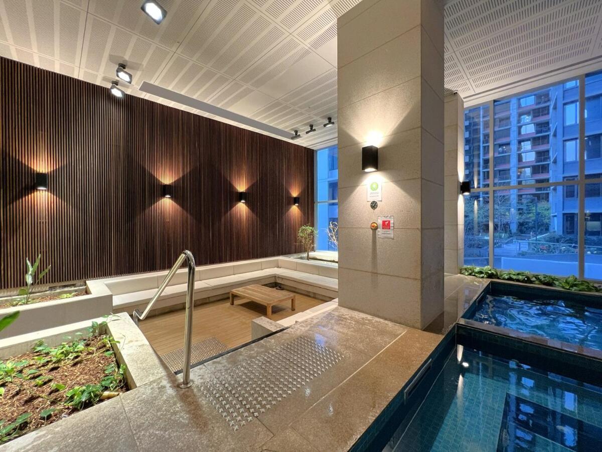 2 Bedroom 1 Bath, Free Parking, Southern Cross, Lvl 42