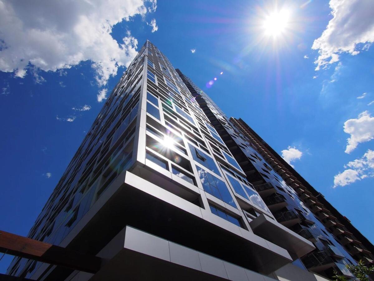 Apartment 2 Bedroom 1 Bath, Free Parking, Southern Cross, Lvl 42 Melbourne