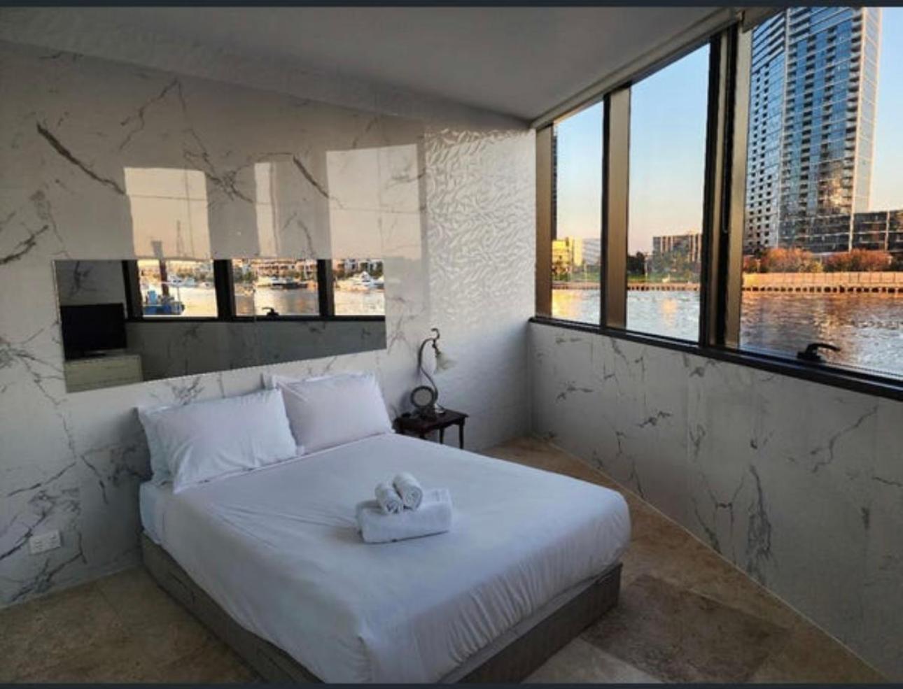 Pouria Apartment