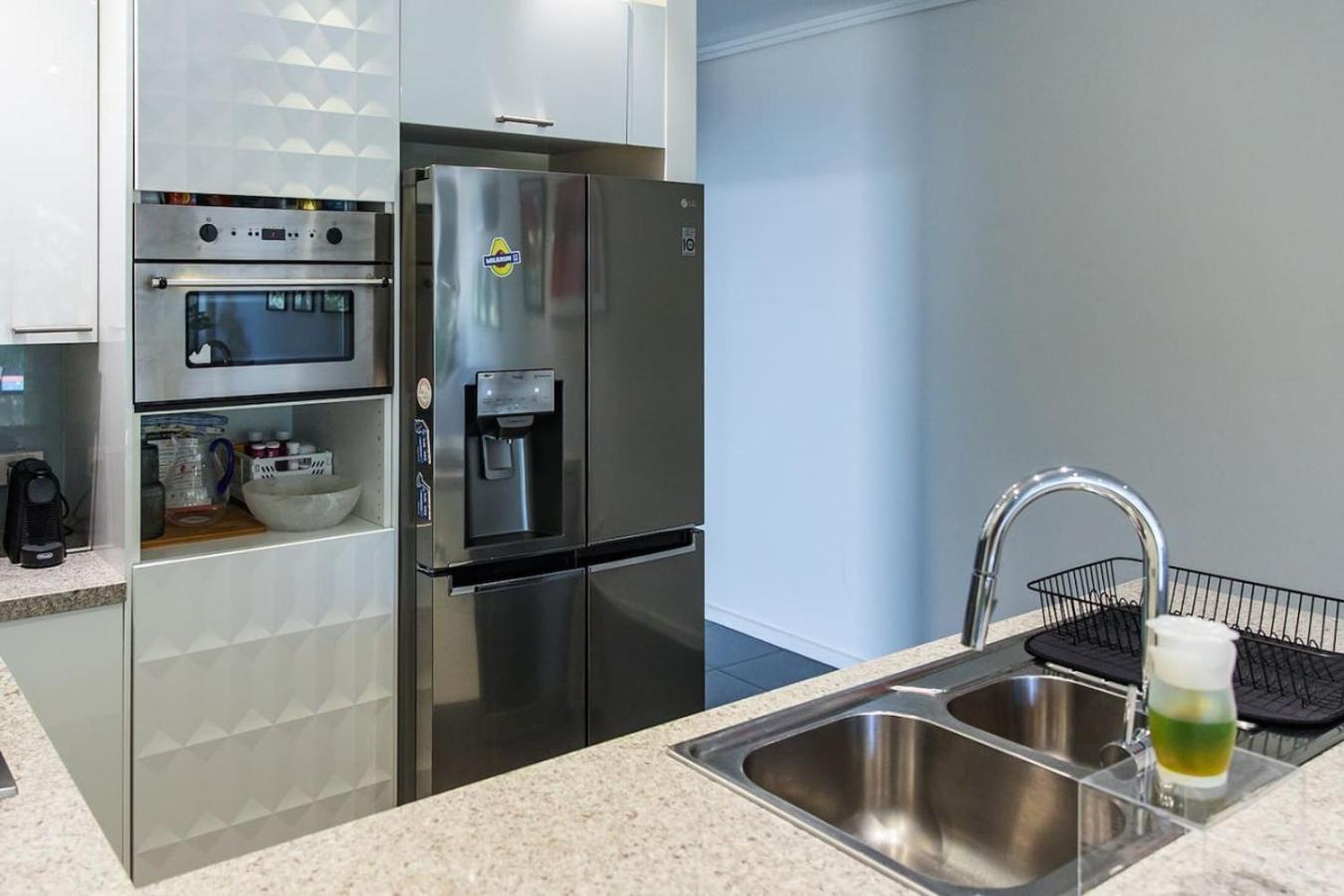 Cleo, Indoor Pool And Gym. Location Apartment Melbourne