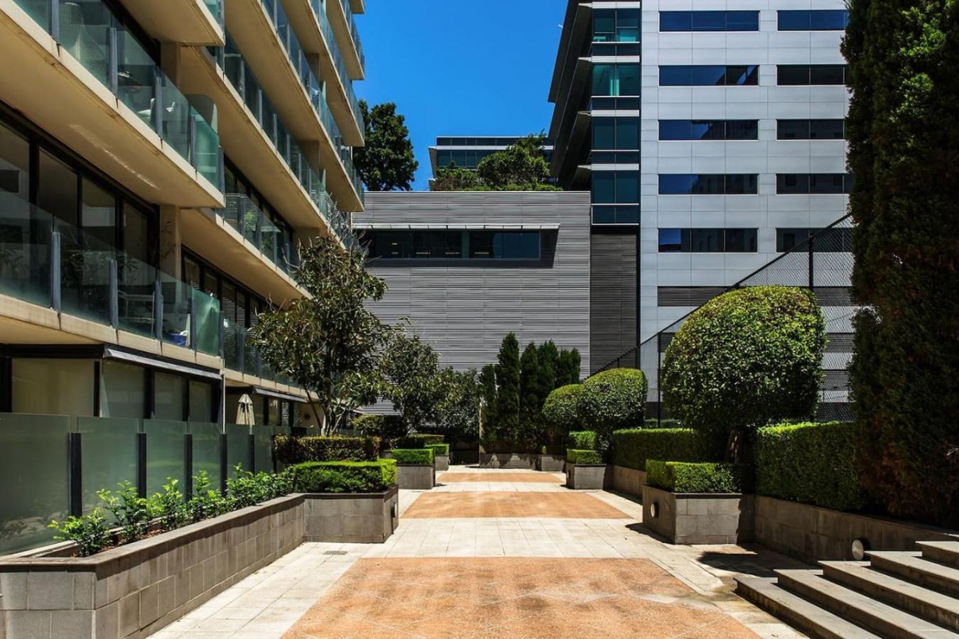 Cleo, Indoor Pool And Gym. Location Apartment Melbourne
