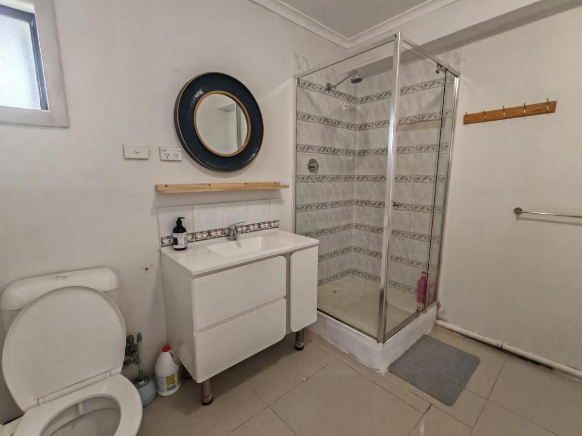 Apartment Cozy - 15 Mins To Airport & 500m To Train