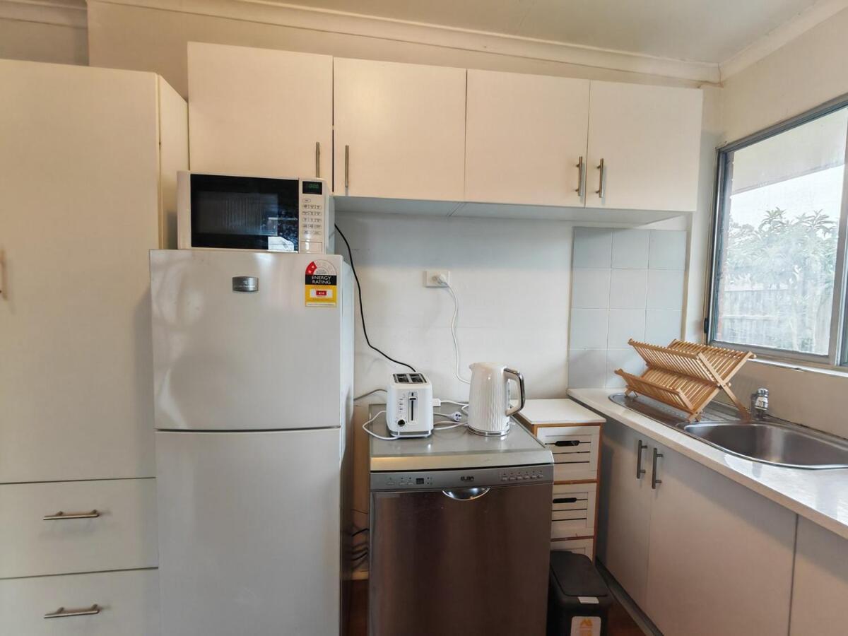 Apartment Cozy - 15 Mins To Airport & 500m To Train Melbourne