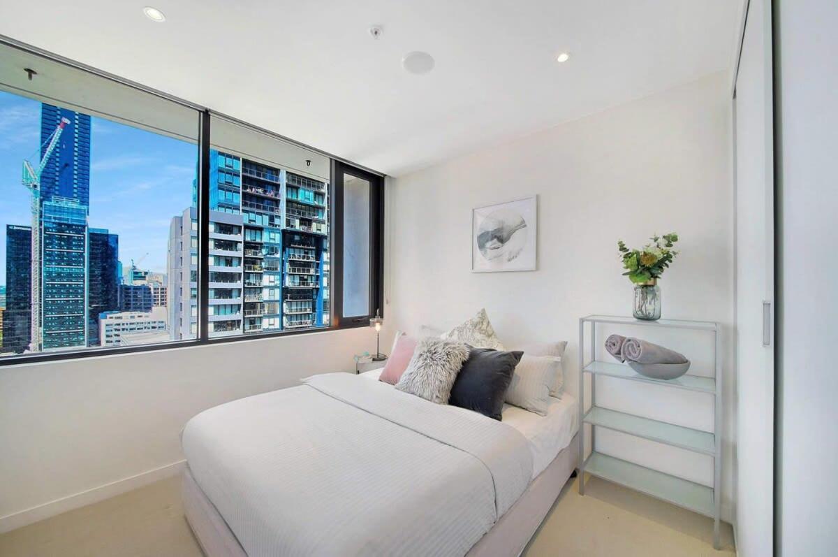 A Lux 2br With Views Near Southern Cross *