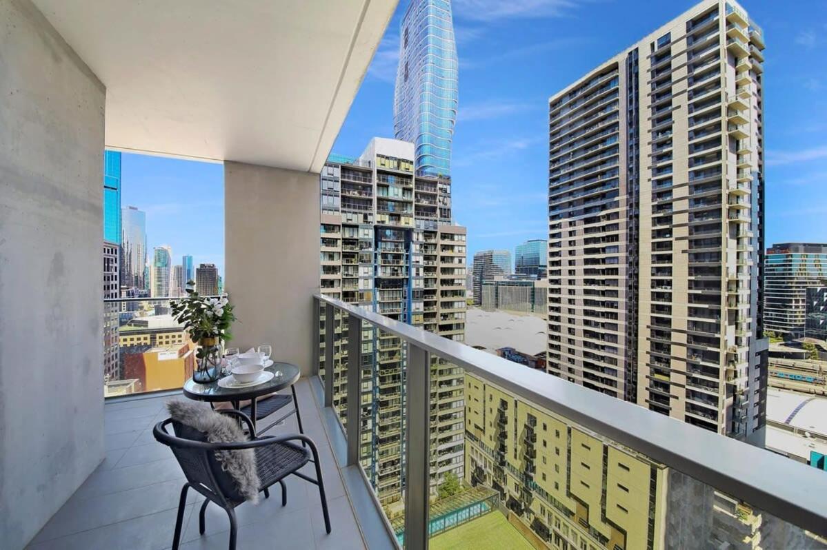 A Lux 2br With Views Near Southern Cross Melbourne