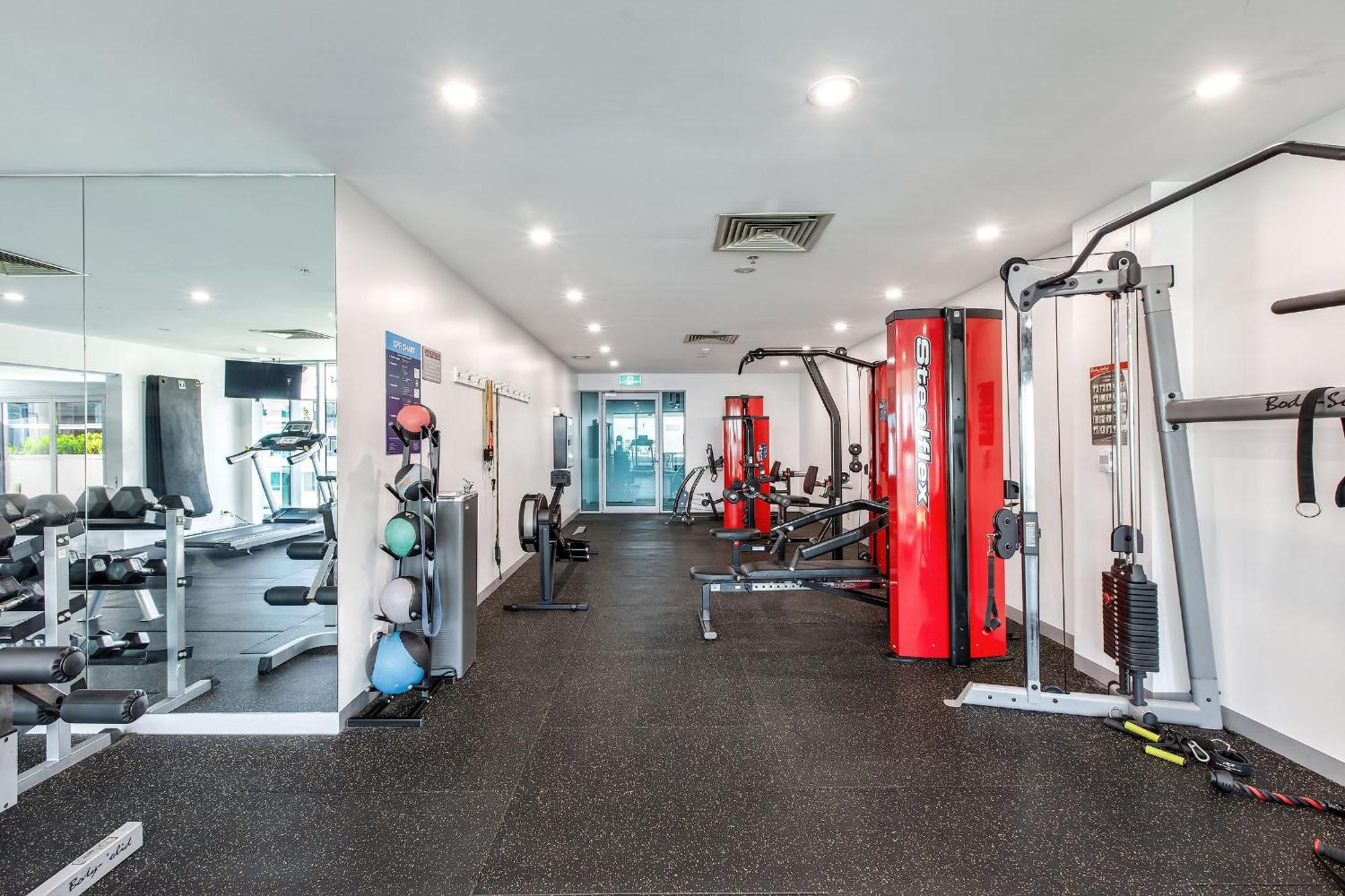 Waterfront View Luxury Escape 3br Pool, Sauna, Gym Apartment Melbourne