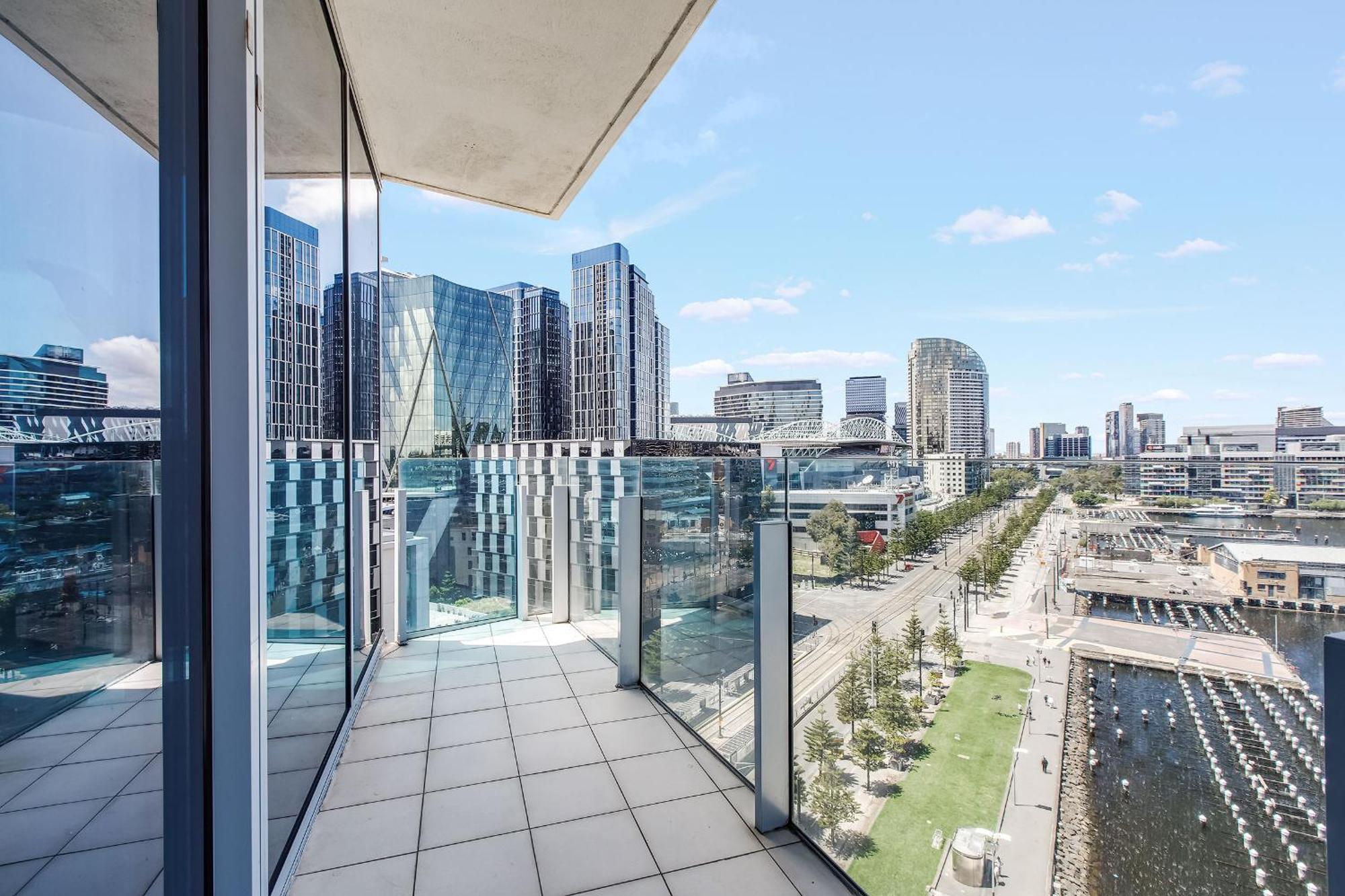 Waterfront View Luxury Escape 3br Pool, Sauna, Gym Melbourne