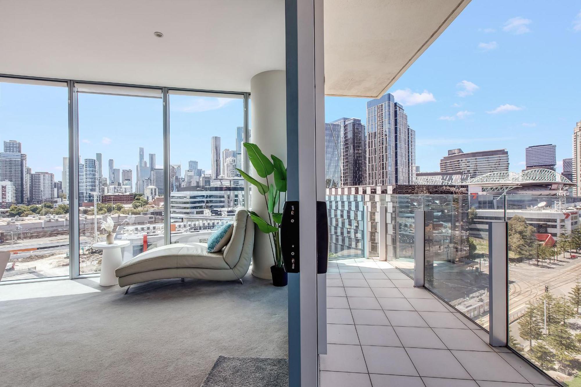 Waterfront View Luxury Escape 3br Pool, Sauna, Gym * Melbourne