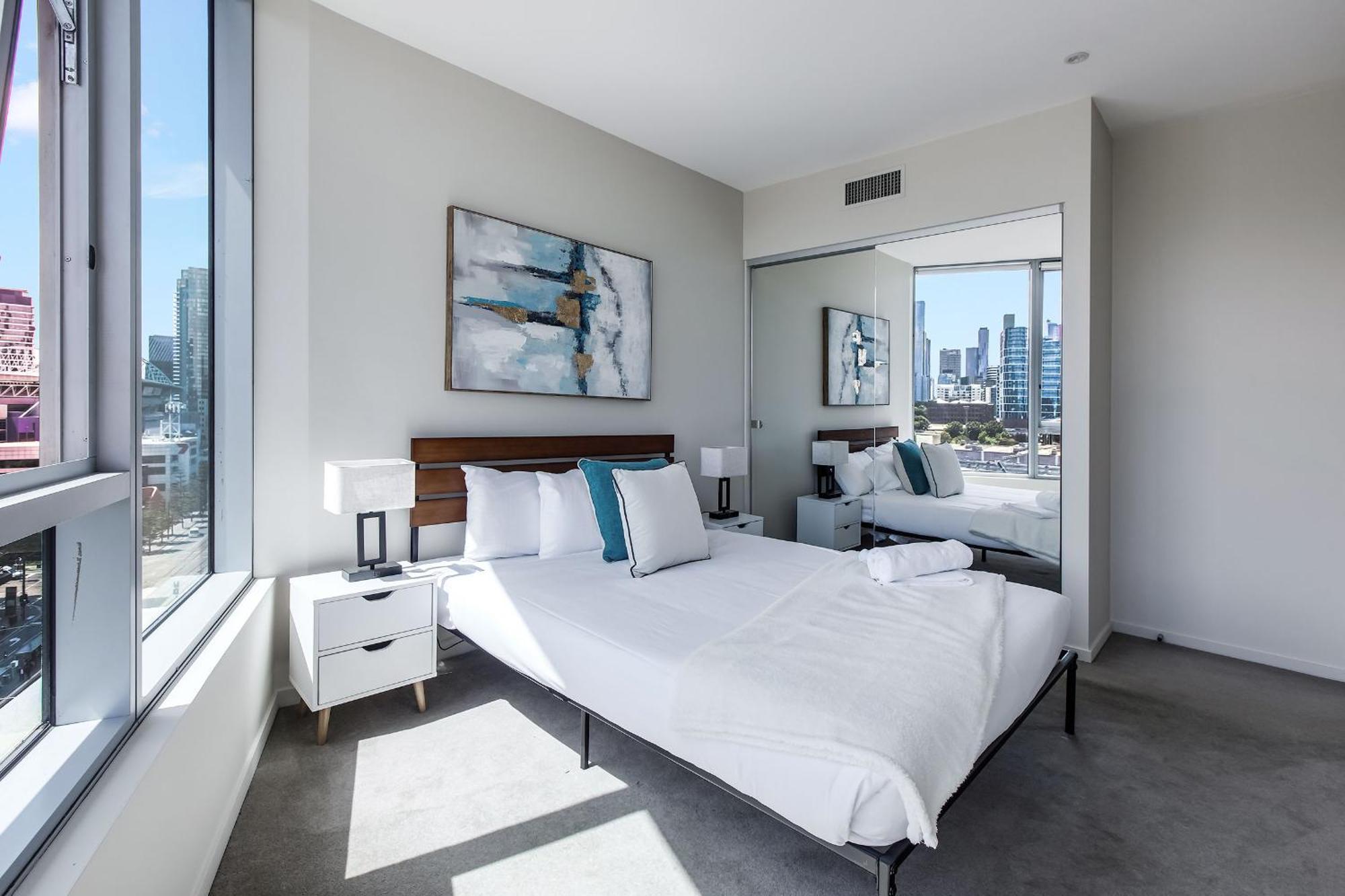 Waterfront View Luxury Escape 3br Pool, Sauna, Gym * Melbourne