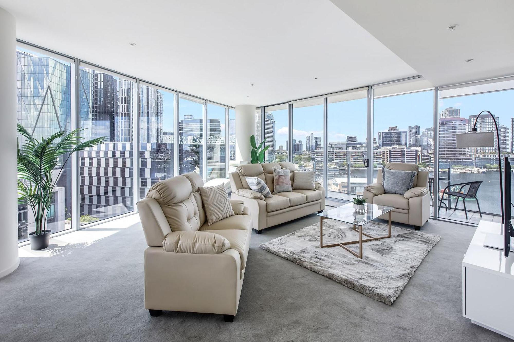 Apartment Waterfront View Luxury Escape 3br Pool, Sauna, Gym *