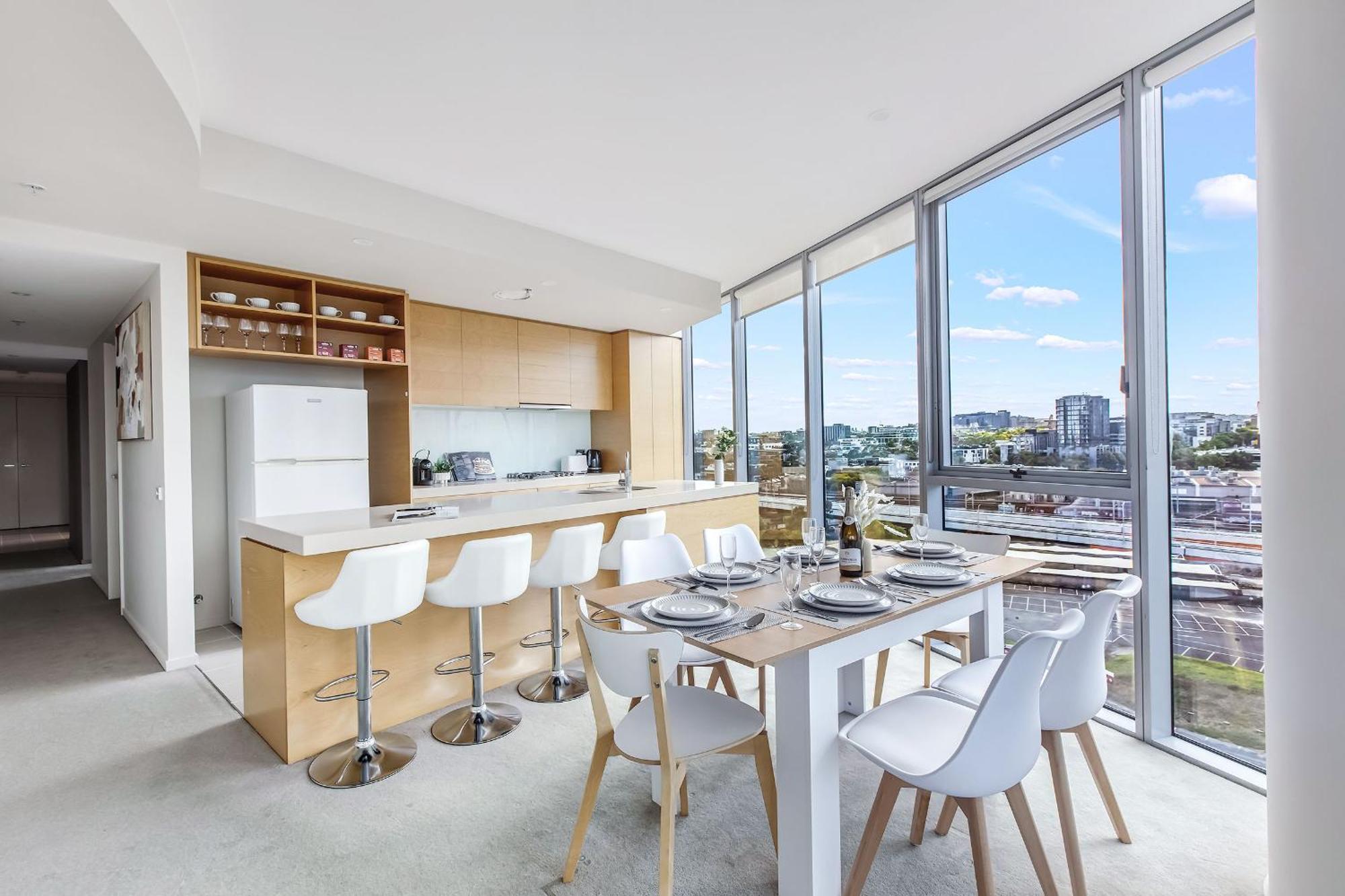 Waterfront View Luxury Escape 3br Pool, Sauna, Gym Apartment Melbourne