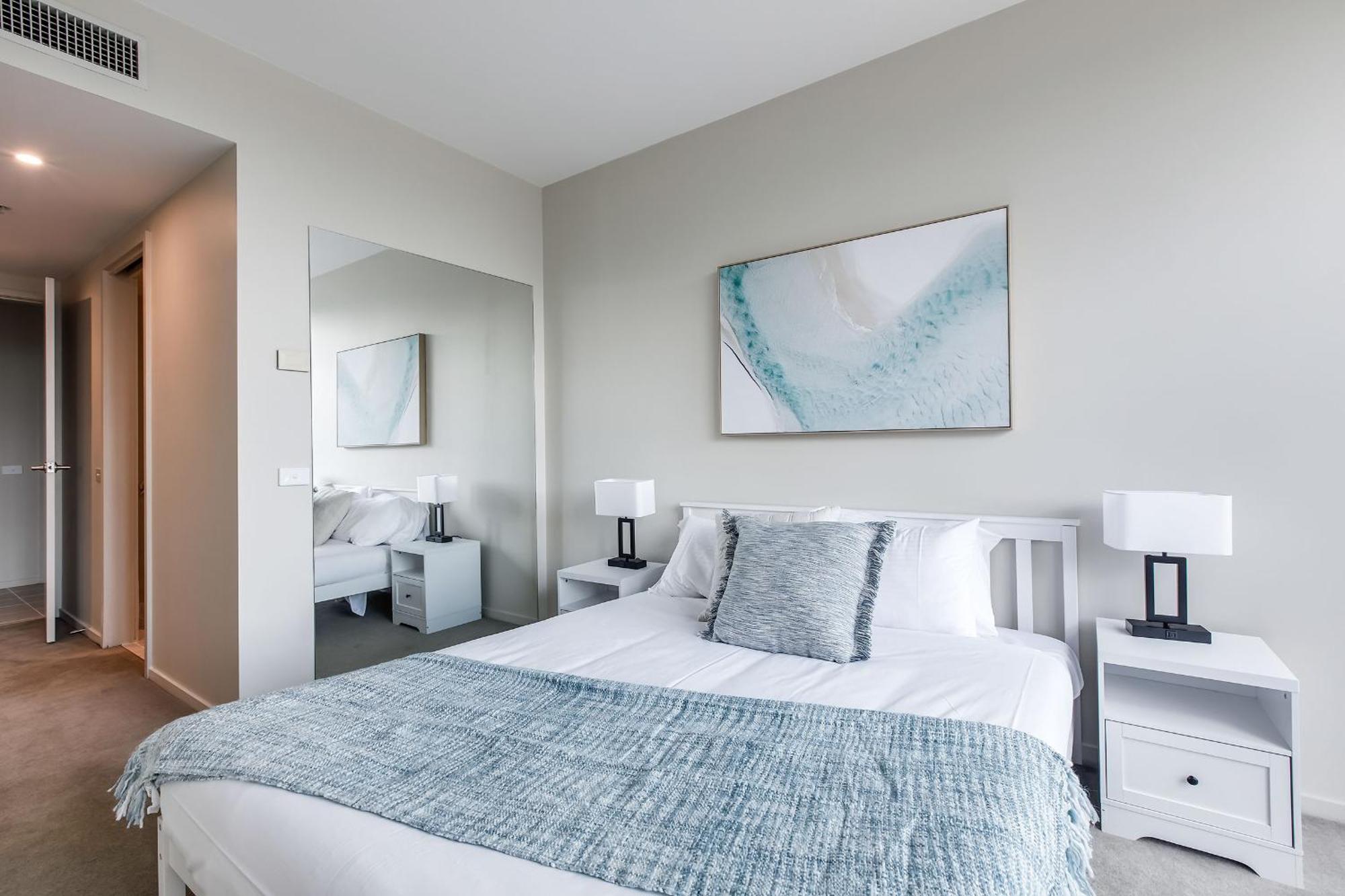 Waterfront View Luxury Escape 3br Pool, Sauna, Gym * Melbourne