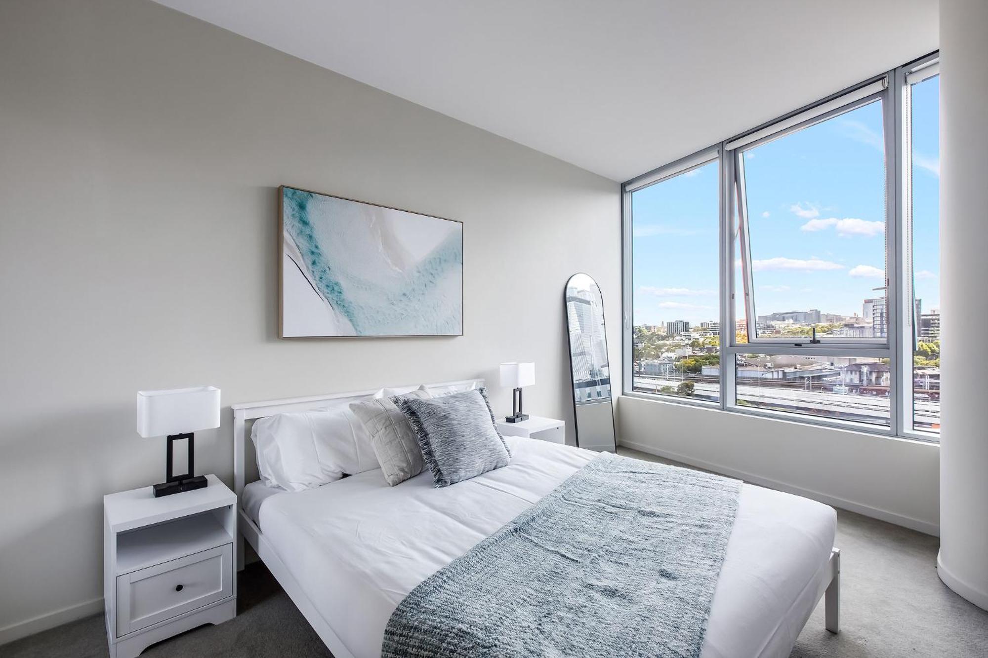 Apartment Waterfront View Luxury Escape 3br Pool, Sauna, Gym *