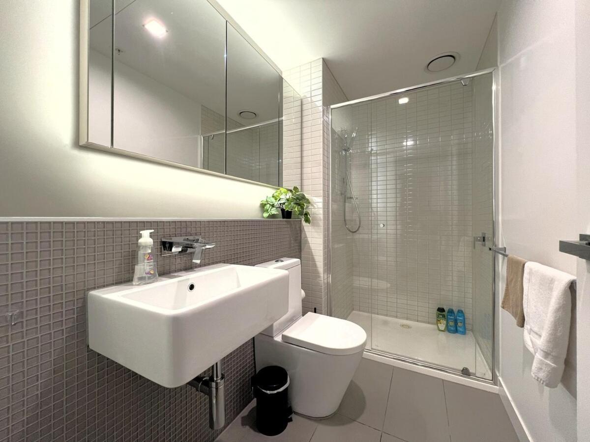 1 Bedroom 1 Bath, Southern Cross, Balcony