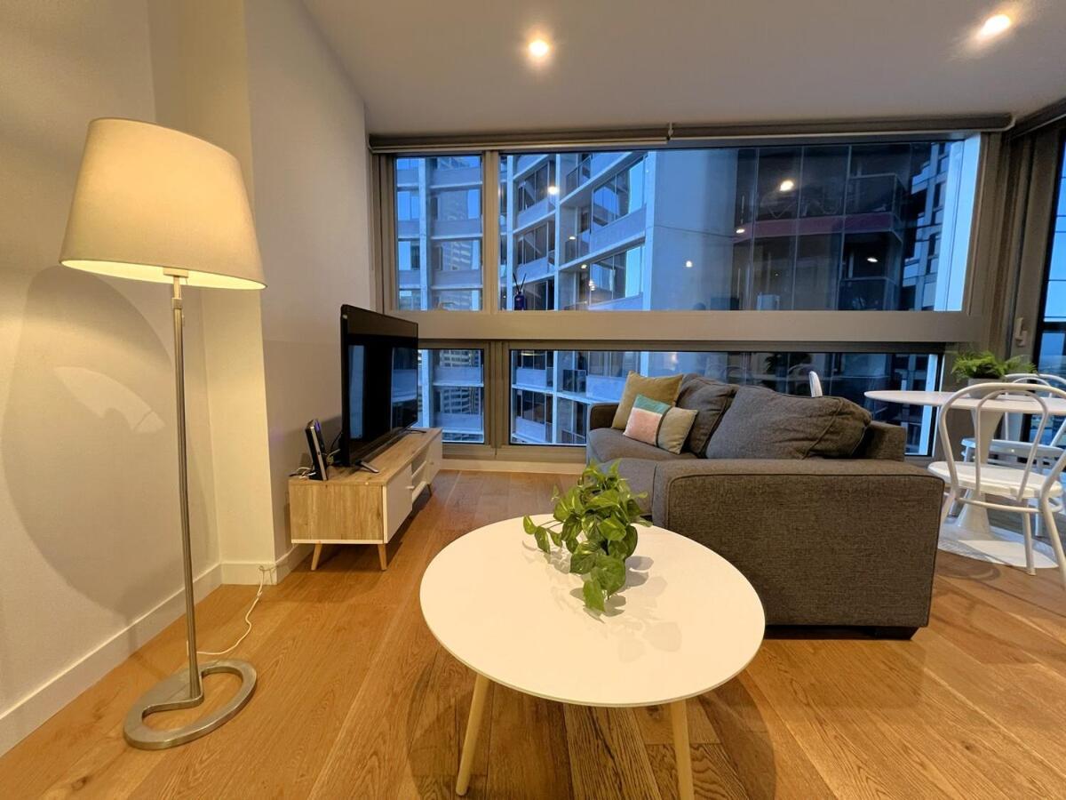 1 Bedroom 1 Bath, Southern Cross, Balcony Apartment