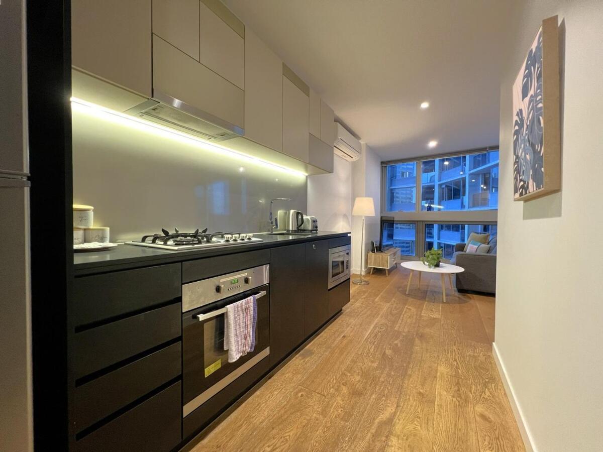 1 Bedroom 1 Bath, Southern Cross, Balcony Apartment Melbourne