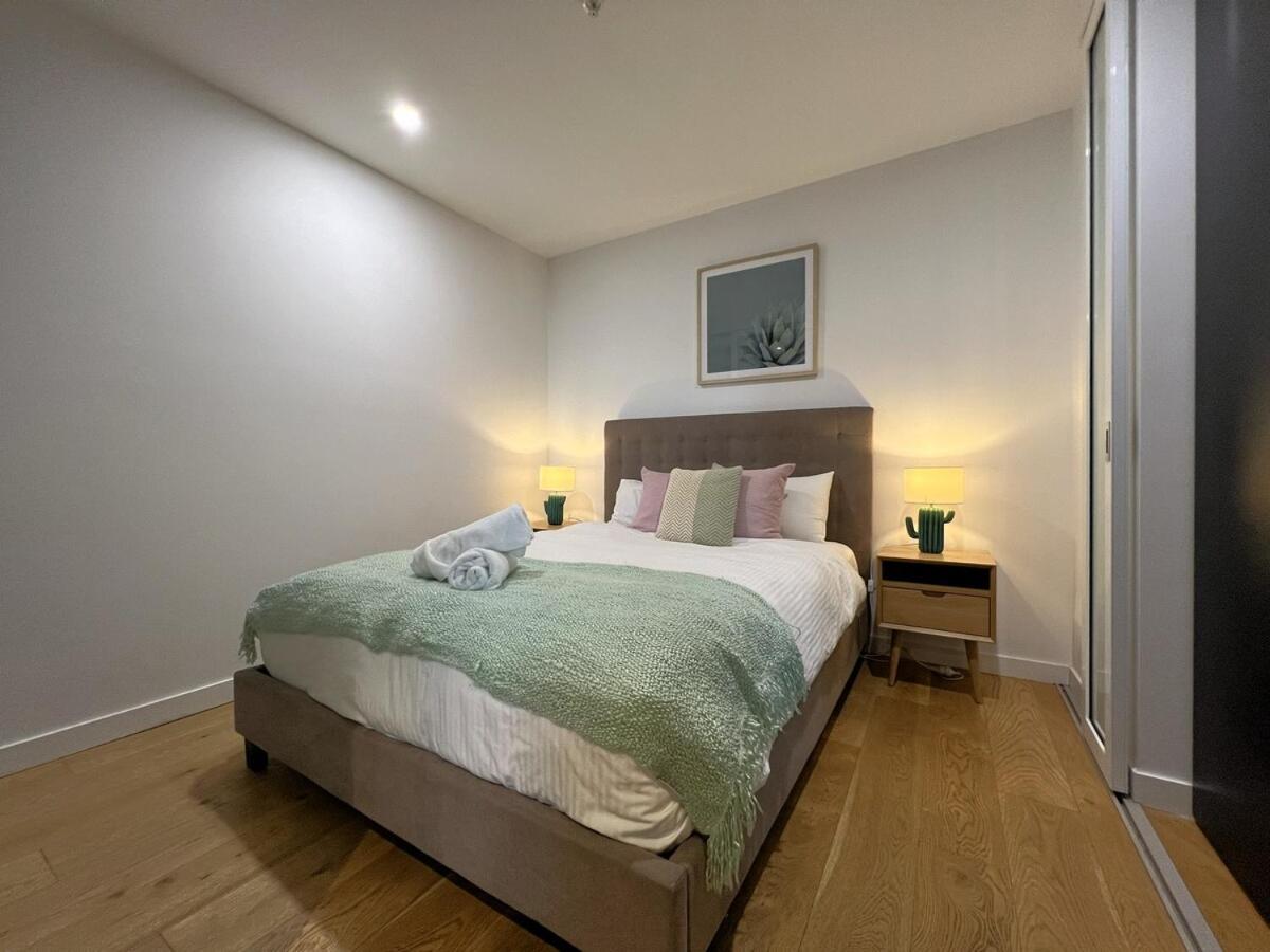 1 Bedroom 1 Bath, Southern Cross, Balcony * Melbourne