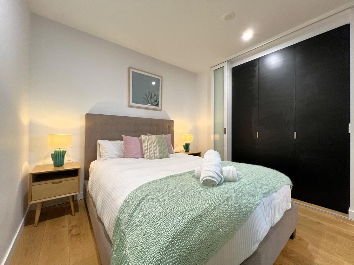 Apartment 1 Bedroom 1 Bath, Southern Cross, Balcony *