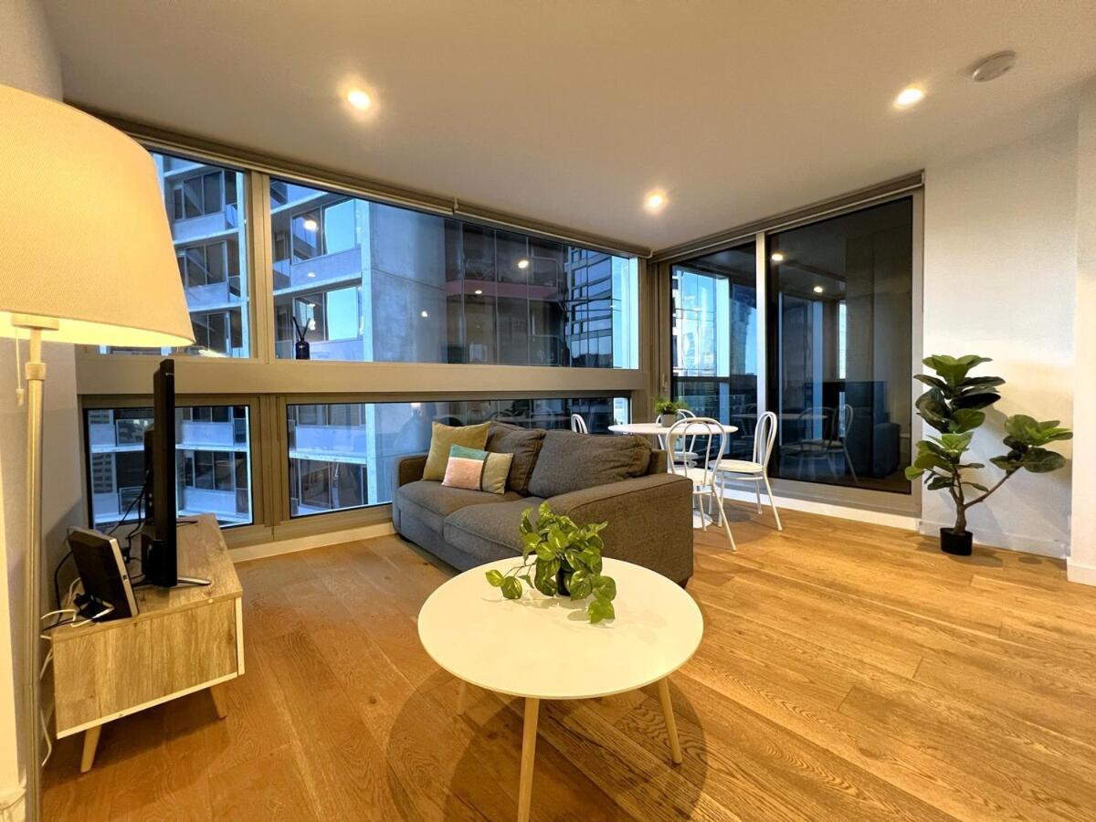 1 Bedroom 1 Bath, Southern Cross, Balcony Apartment Melbourne