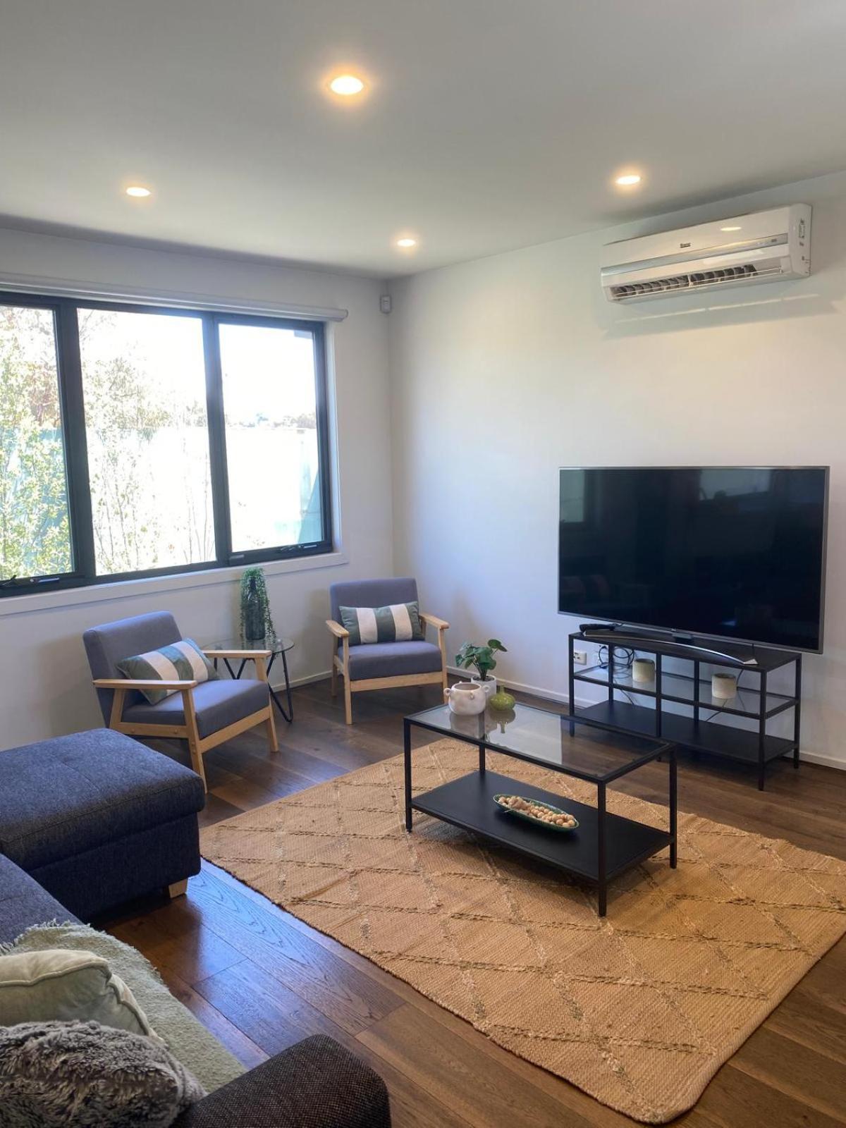 2bedroom Tranquil Townhouse Close To & Airport Apartment